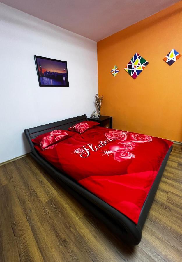 Crisshome1 Bukares Bagian luar foto