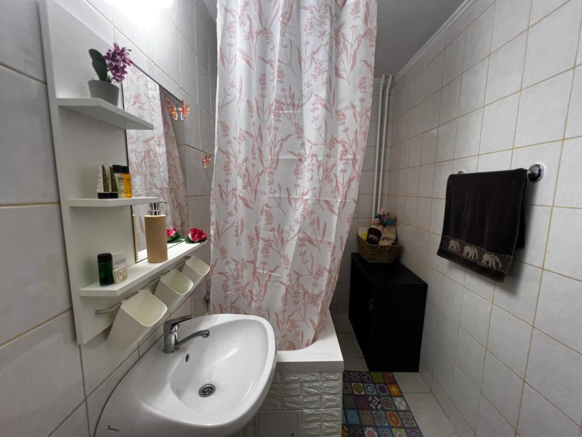 Crisshome1 Bukares Bagian luar foto
